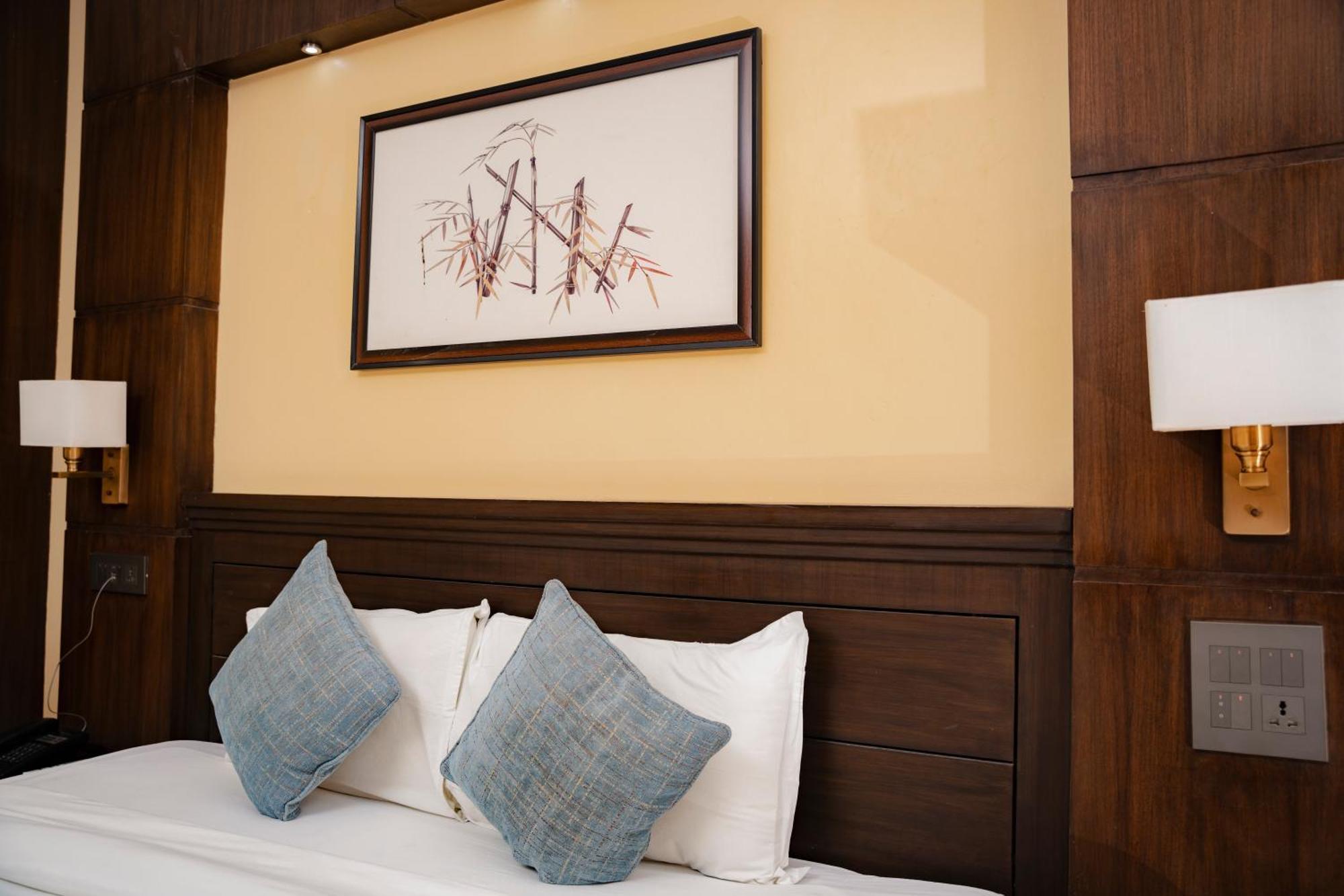 Hotel Maden Inn Itahari Екстериор снимка