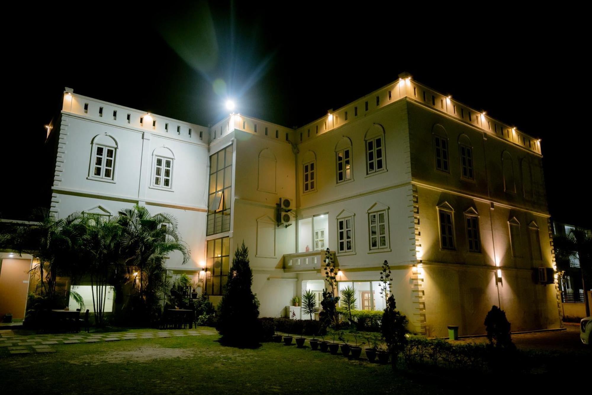 Hotel Maden Inn Itahari Екстериор снимка