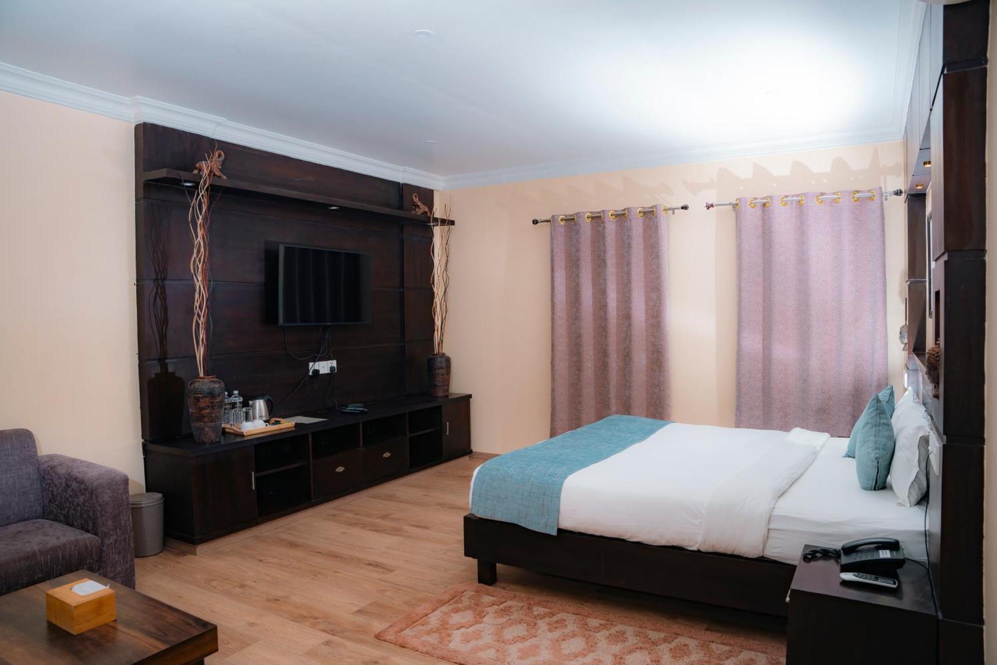 Hotel Maden Inn Itahari Екстериор снимка