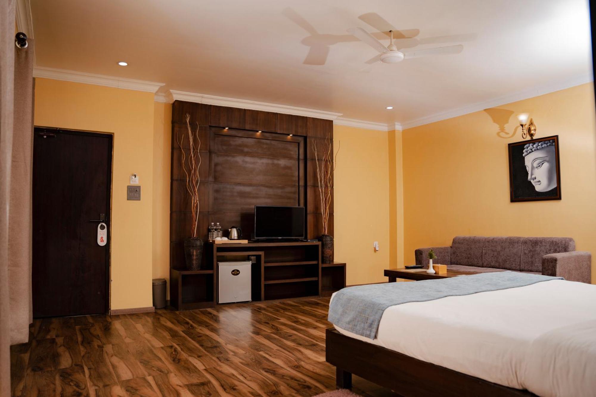 Hotel Maden Inn Itahari Екстериор снимка